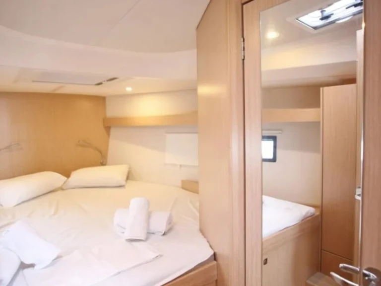 Yacht charter Lefkáda - Bavaria Bavaria C42 /3cab on SamBoat