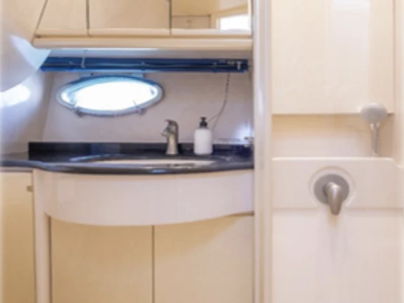 Hire Luxury Yacht Sunseeker with a boat licence