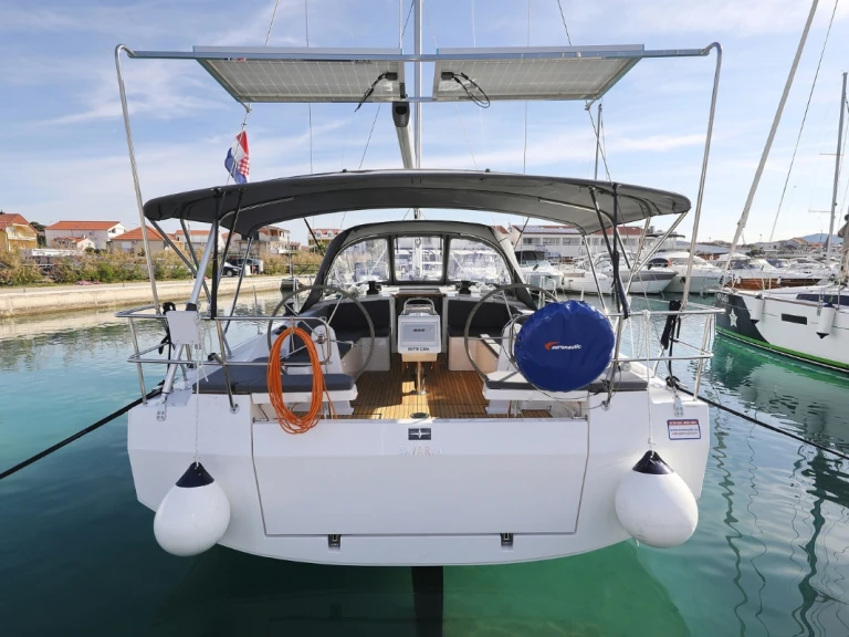 Hire a Bavaria Bavaria C42 Biograd na Moru