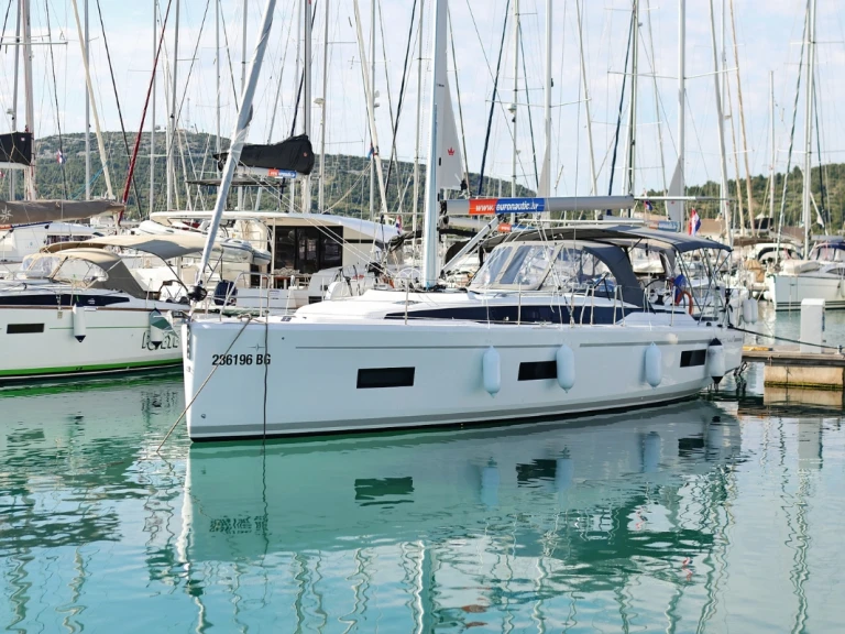 Yacht hire Biograd na Moru cheap Bavaria C42