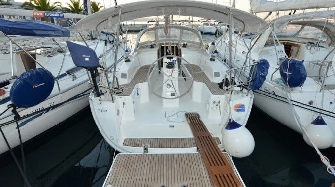 Hire a Bavaria Cruiser 33 Biograd na Moru