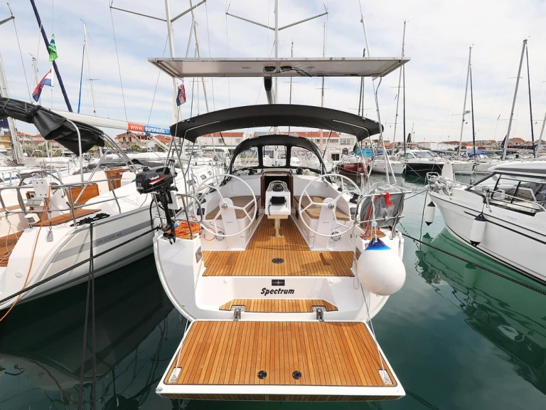 Sailboat hire in Biograd na Moru - Bavaria Cruiser 37
