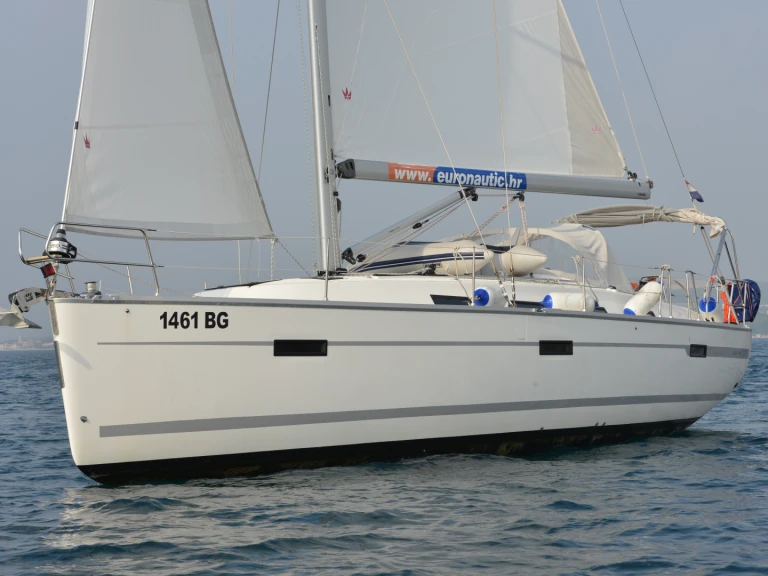 Charter a Bavaria Cruiser 40 in Biograd na Moru on Samboat