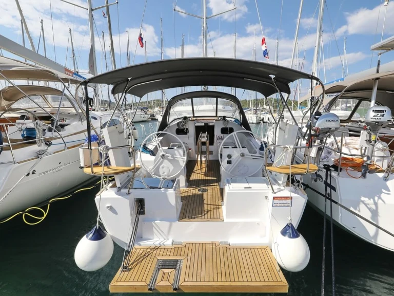 Charter a Elan Impression 40.1 in Biograd na Moru on Samboat