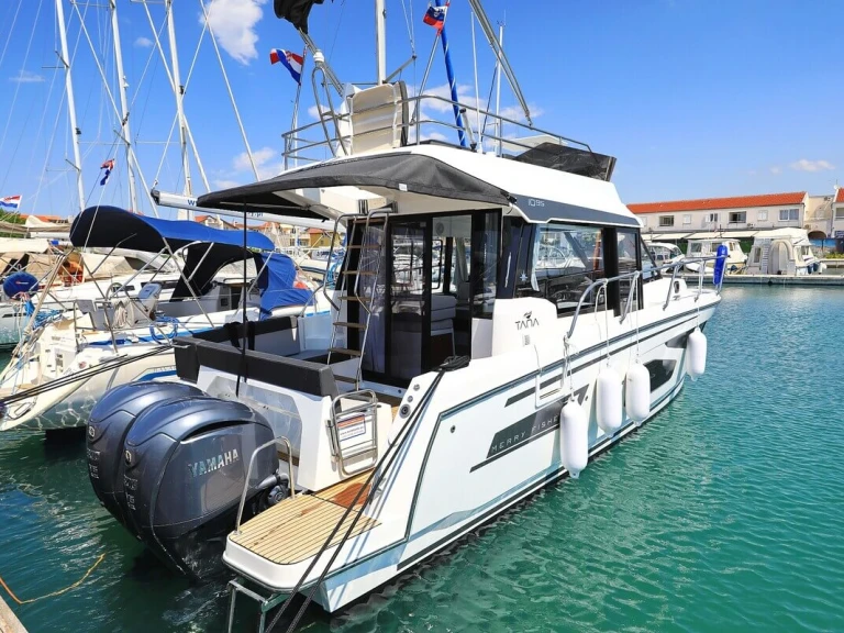 Hire Motorboat with or without skipper Jeanneau Biograd na Moru