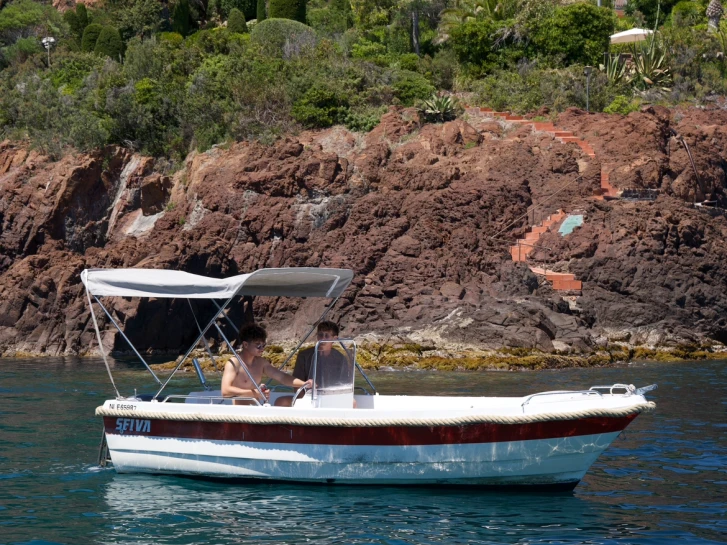 Hire Motorboat Selva with a boat licence