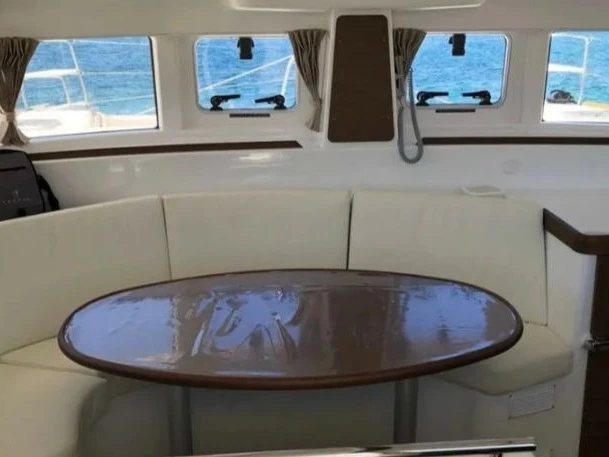 Catamaran hire in Paros (Island) - Lagoon Lagoon 380/4 cab