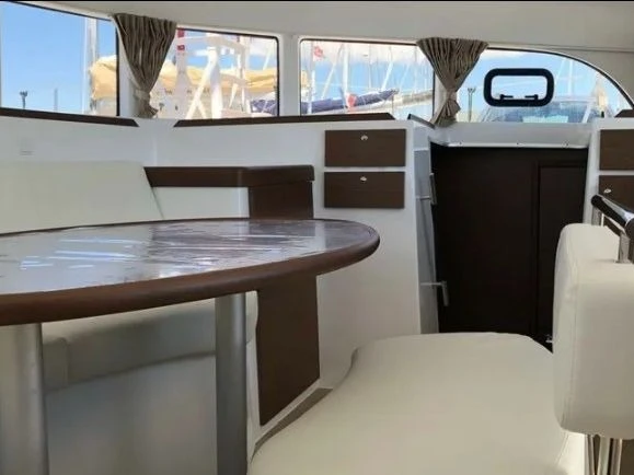 Charter a Lagoon Lagoon 380/4 cab in Paros (Island) on Samboat