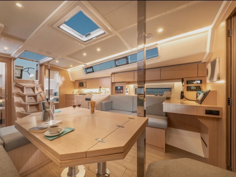 Yacht charter Skiathos - Bavaria Bavaria C42 /3cab on SamBoat