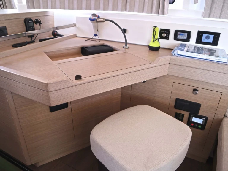 Hire a Lagoon Lagoon 46/6 cab Alimos
