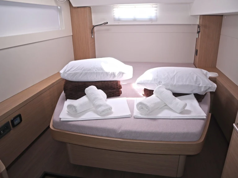 Yacht hire Alimos cheap Lagoon 46/6 cab