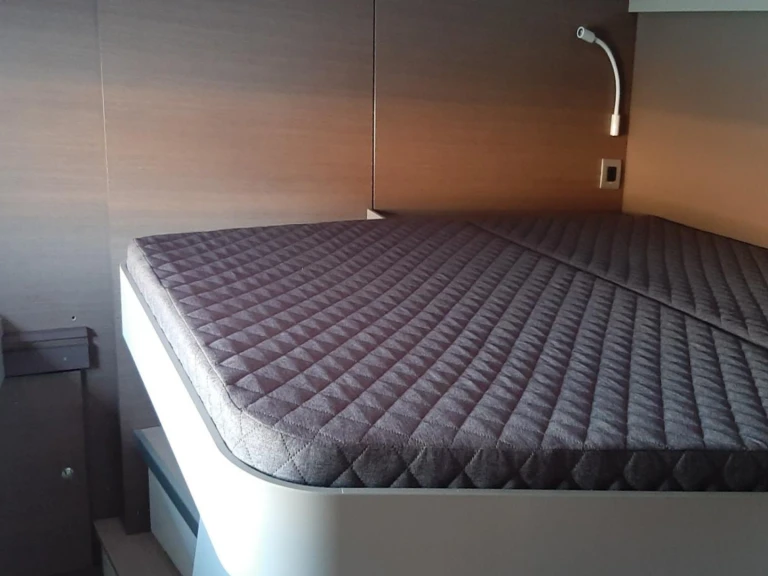 Charter a Bali Bali Catspace/4 cab in Bormes-les-Mimosas on Samboat