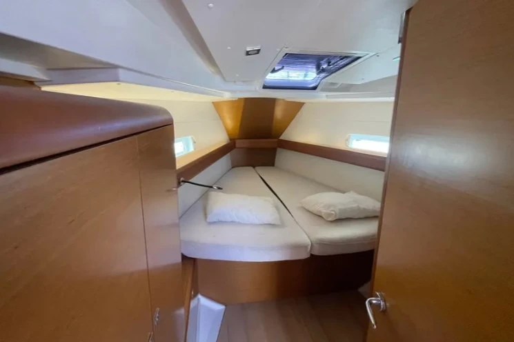 Charter a Jeanneau Sun Odyssey 419 /3cab in Paros (Island) on Samboat