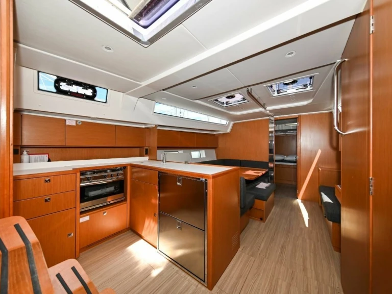 Sailboat to hire Pula at the best price