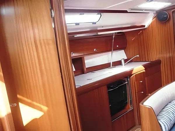 Bavaria Bavaria 38/3 cab charter bareboat or skippered in  Ávdira