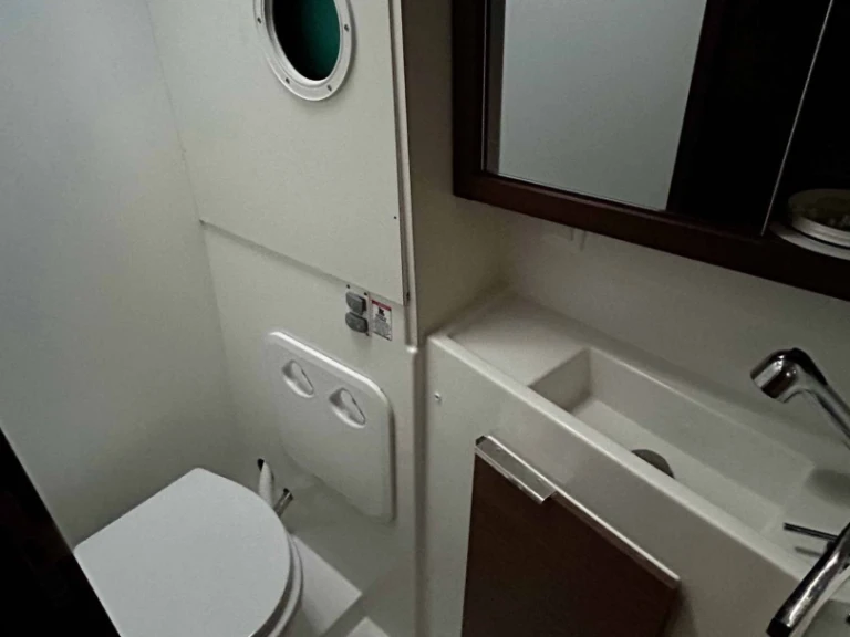 Charter a Lagoon Lagoon 40/4 cab in Gouvia on Samboat