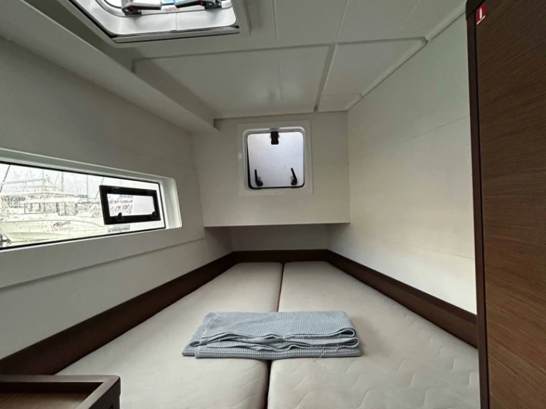 Hire Catamaran Lagoon with a boat licence