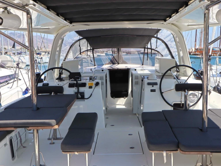 Hire a Jeanneau Sun Loft 47 /7cab Néa Péramos