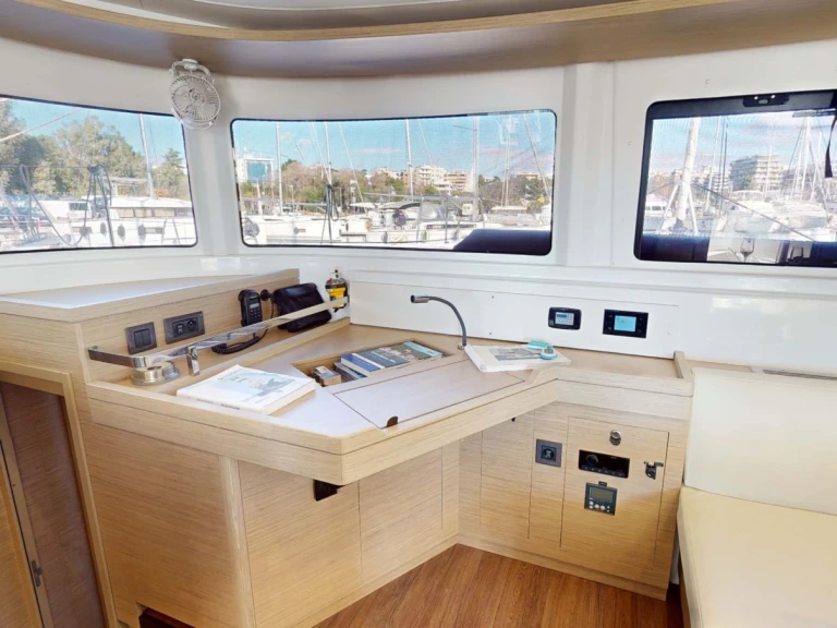 Charter a Lagoon Lagoon 46 Fly (6 cab.) in Alimos on Samboat