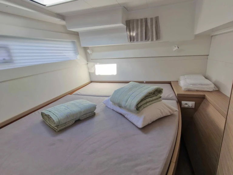 Hire Catamaran Lagoon with a boat licence