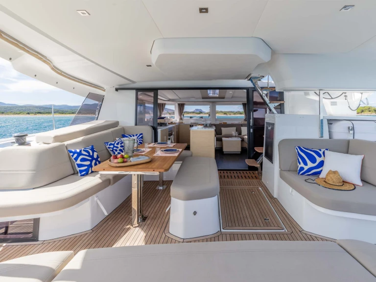 Hire a Fountaine Pajot FP 44 /6 cab Néa Péramos