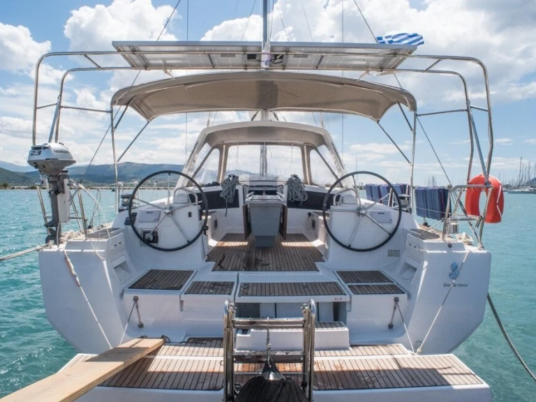 Sailboat to hire Ávdira at the best price