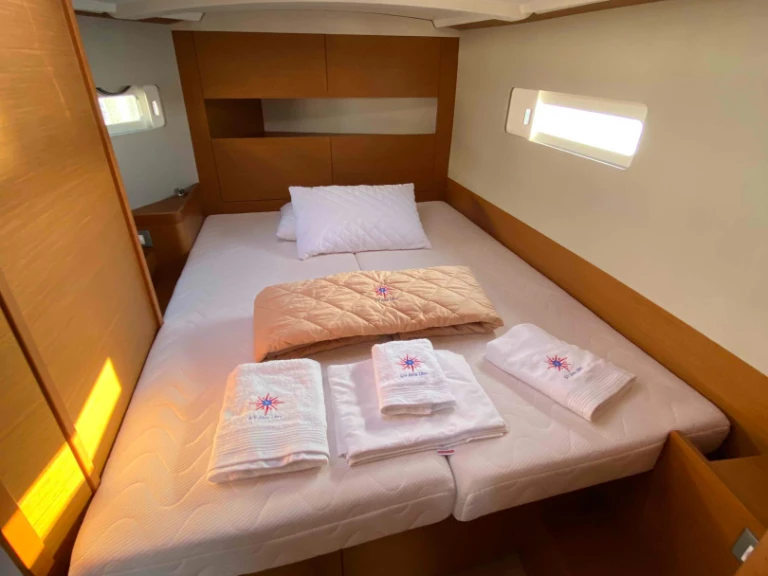 Jeanneau Sun Odyssey 410 /3cab charter bareboat or skippered in  Lefkáda
