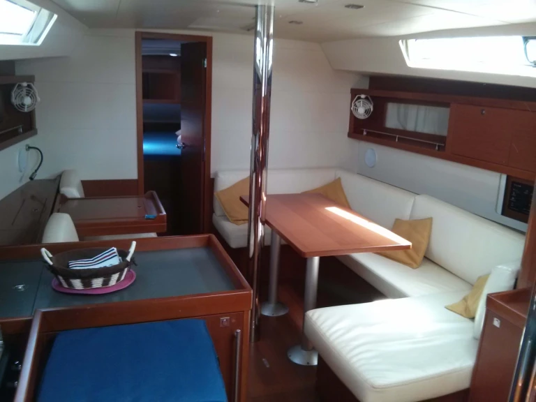 Hire Sailboat Bénéteau with a boat licence