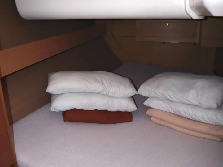 Yacht charter Alimos - Dufour Dufour 382 /3cab on SamBoat