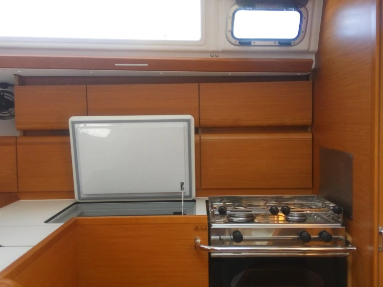 Yacht hire Alimos cheap Sun Odyssey 449 /4cab