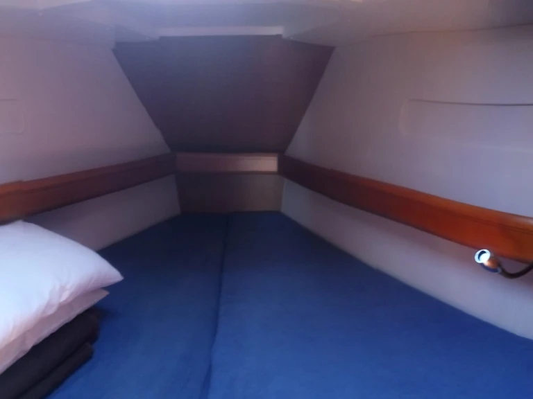 Charter a Jeanneau Sun Odyssey 449 /4cab in Alimos on Samboat