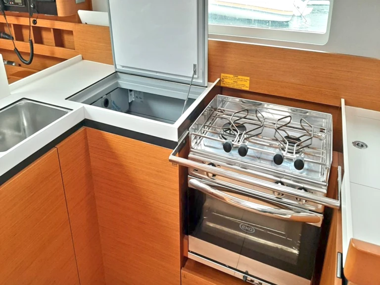 Yacht hire Bormes-les-Mimosas cheap Sun Odyssey 410 /3cab