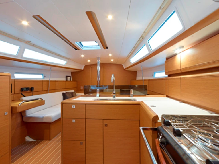 Charter a Jeanneau Sun Odyssey 379 in Lefkáda on Samboat