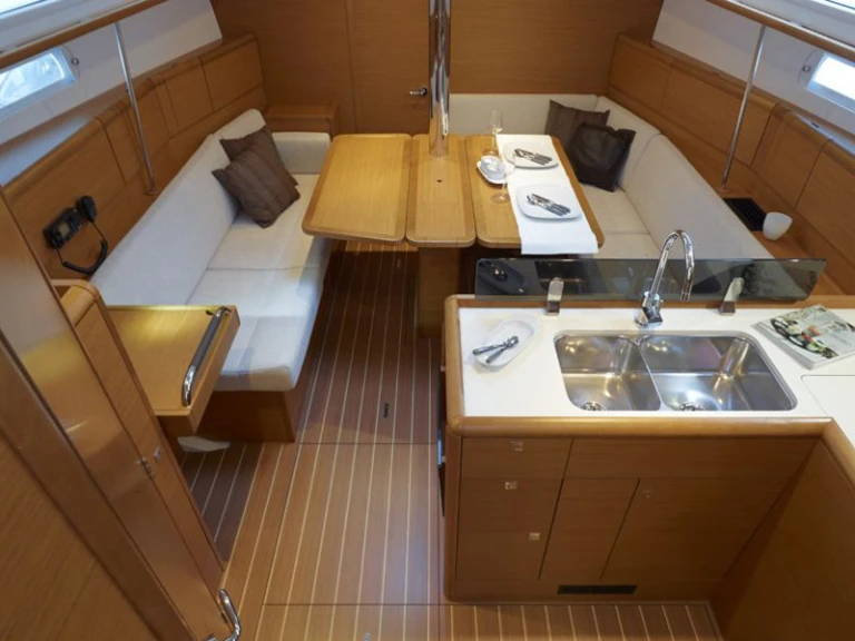 Sailboat hire in Propriano - Jeanneau Sun Odyssey 389 /3cab