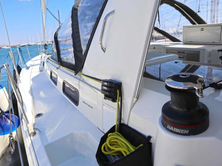 Hire a Jeanneau Sun Loft 47 /7cab Néa Péramos