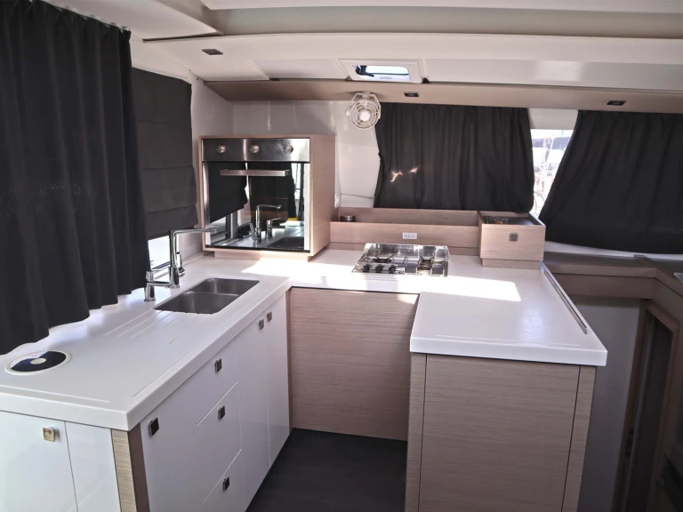 Hire Catamaran with or without skipper Fountaine Pajot Néa Péramos
