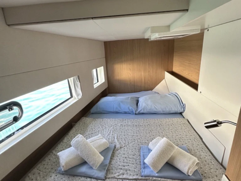 Hire a Bali Bali Catsmart/6 cab Tivat