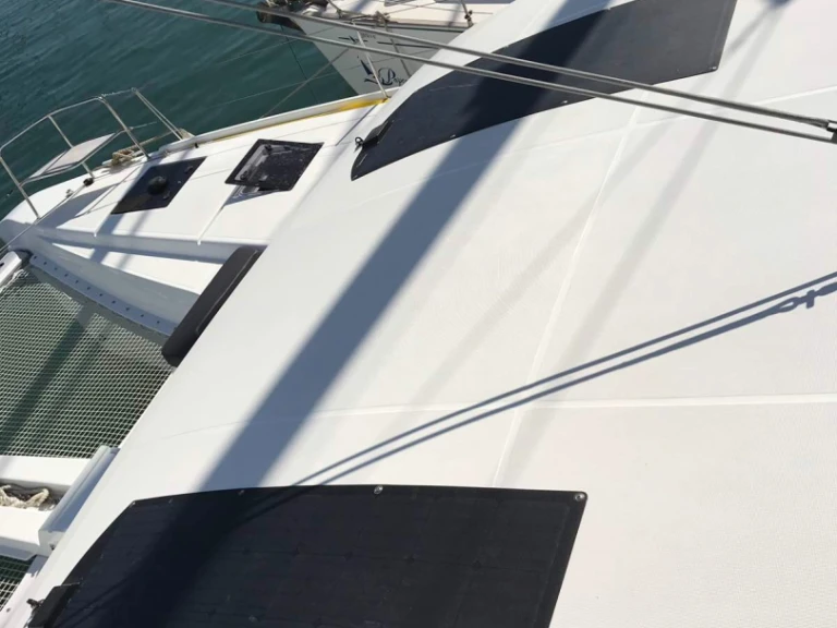 Hire a Lagoon Lagoon 50/6 cab Alimos