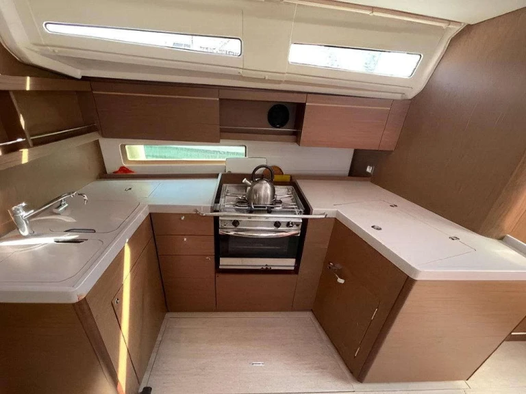 Sailboat hire in Lefkáda - Bénéteau Oceanis 40.1