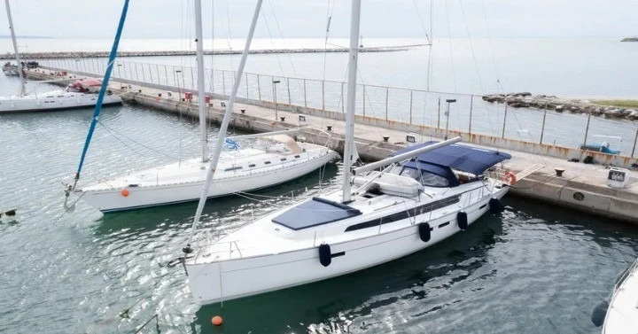 Charter a Bavaria Bavaria Cruiser 46 /4cab in Volos on Samboat