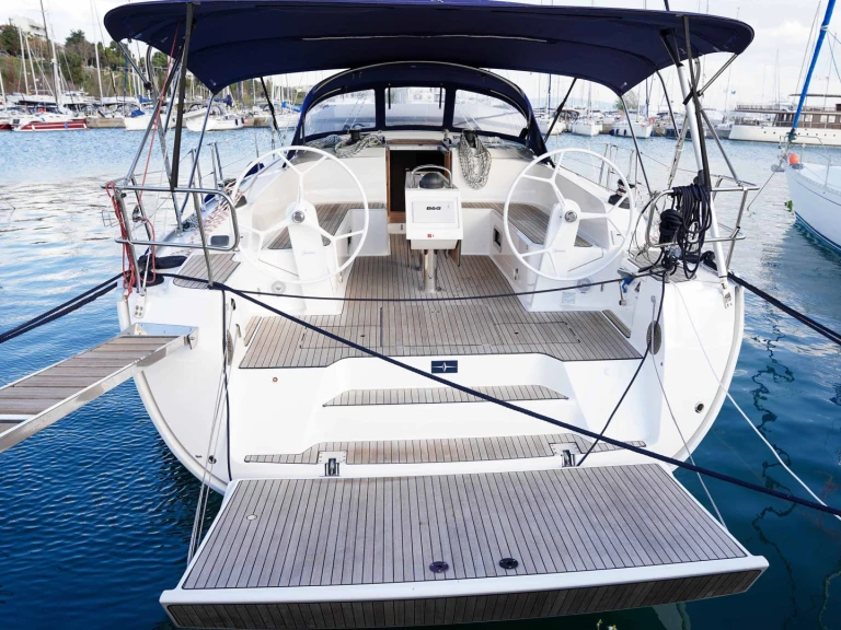Hire Sailboat Bavaria with a boat licence