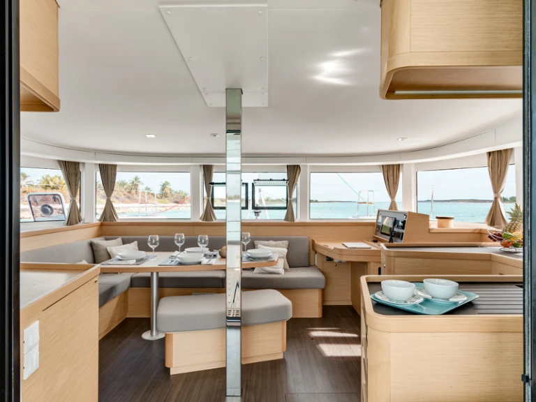 Yacht hire Volos cheap Lagoon 42/6 cab