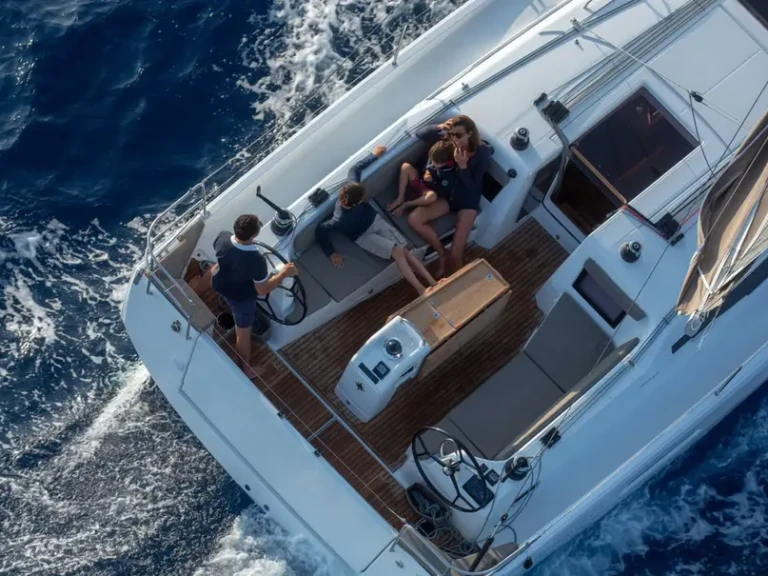 Yacht charter Bormes-les-Mimosas - Jeanneau Sun Odyssey 410 /3cab on SamBoat