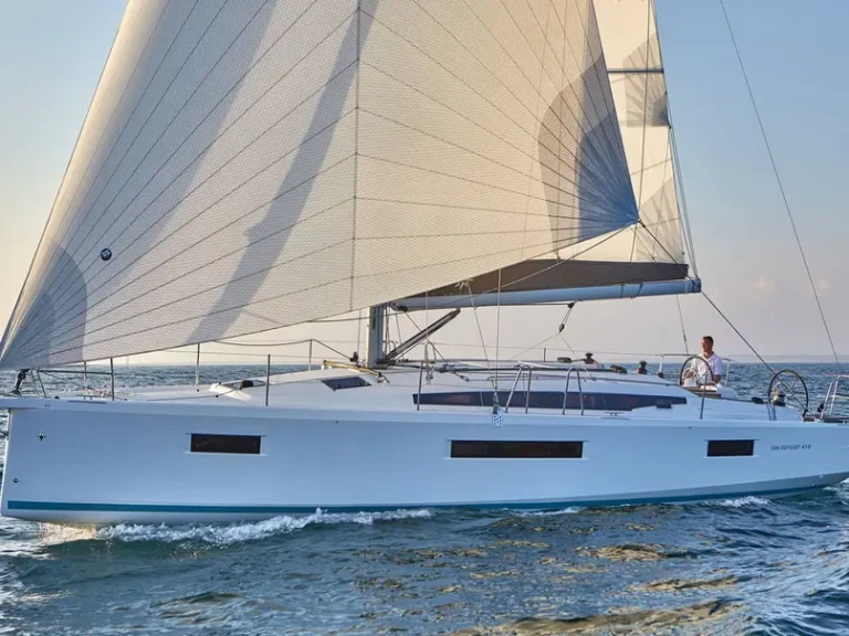 Charter a Jeanneau Sun Odyssey 410 /3cab in Bormes-les-Mimosas on Samboat