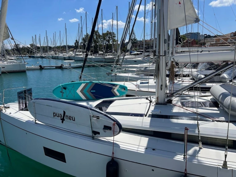 Charter a Bénéteau Oceanis 51.1 /6cab in Gouvia on Samboat