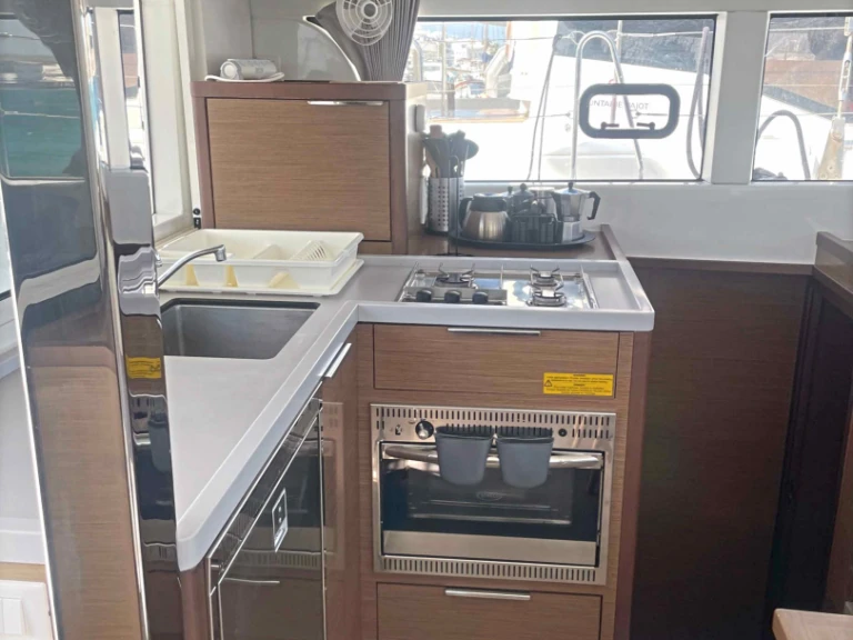Catamaran to hire Alimos at the best price