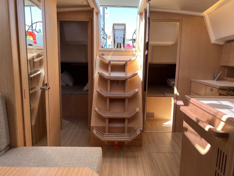 Charter a Bavaria Bavaria C42 /3cab in Gouvia on Samboat