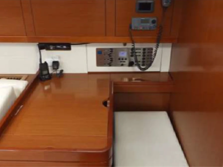 Hire a Bénéteau Oceanis 50 /6cab Kalkara