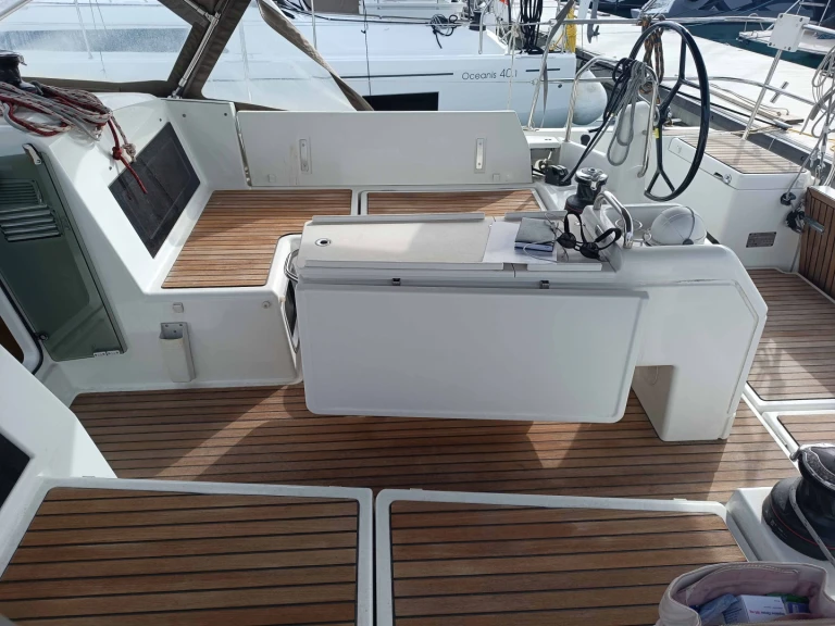 Hire Sailboat with or without skipper Jeanneau Gouvia