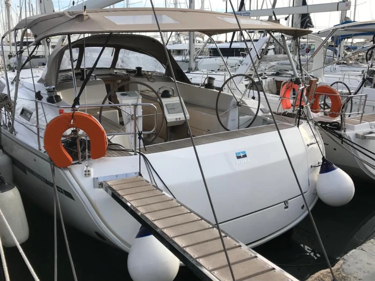 Hire Sailboat Bavaria with a boat licence